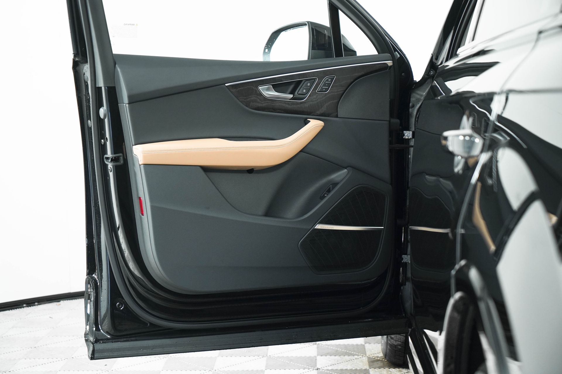 2025 Audi Q7 Premium Plus Image 15 of 38