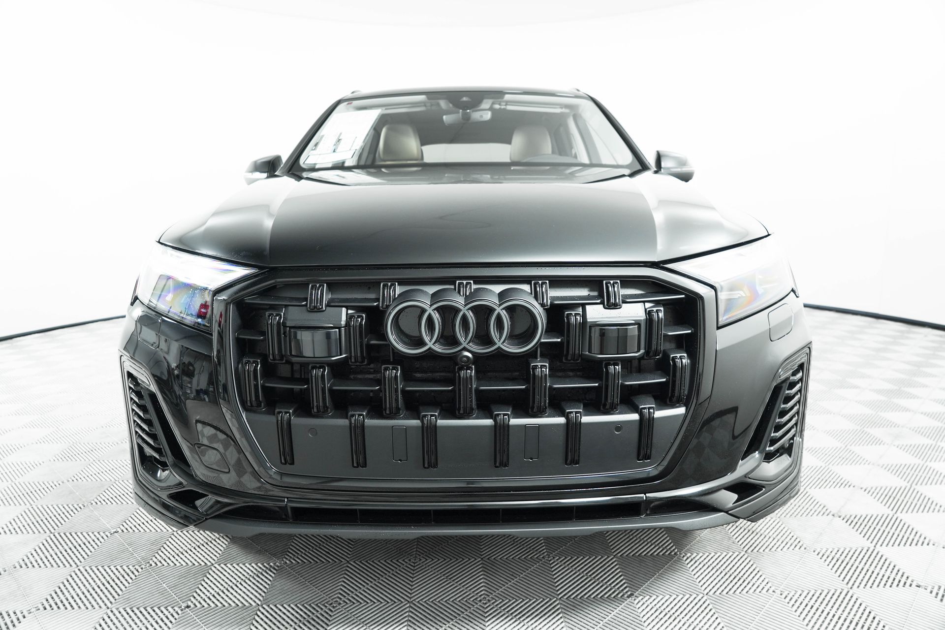 2025 Audi Q7 Premium Plus Image 2 of 38