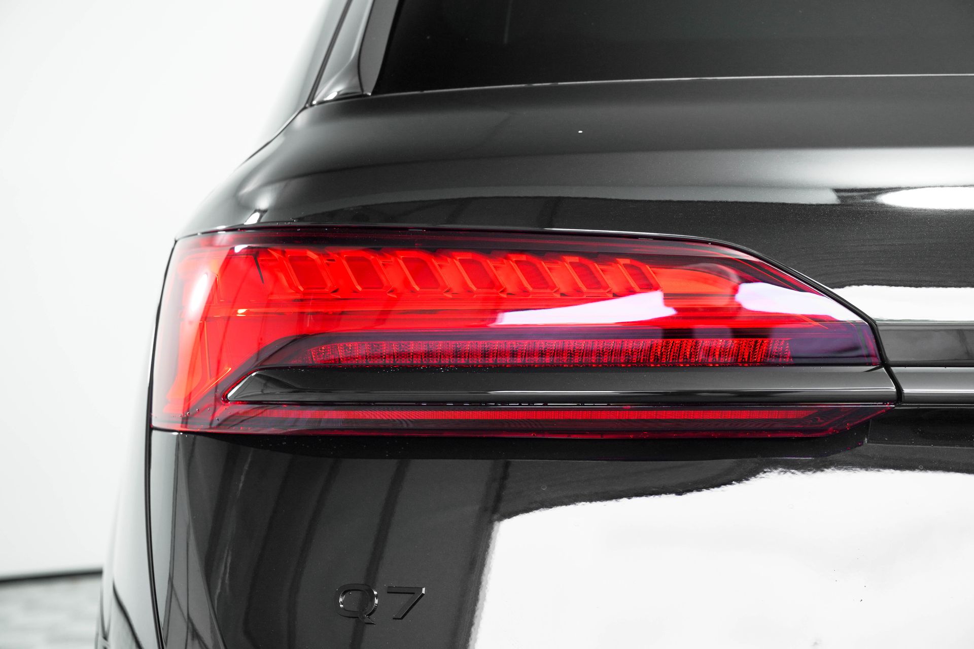 2025 Audi Q7 Premium Plus Image 14 of 38