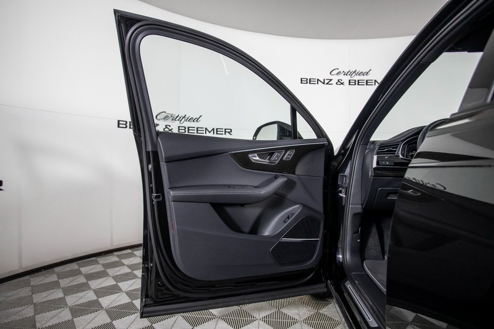 Vehicle image 21 of 46