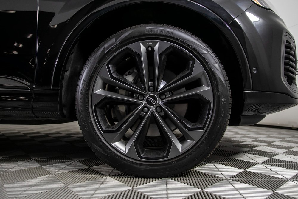 Vehicle image 40 of 46