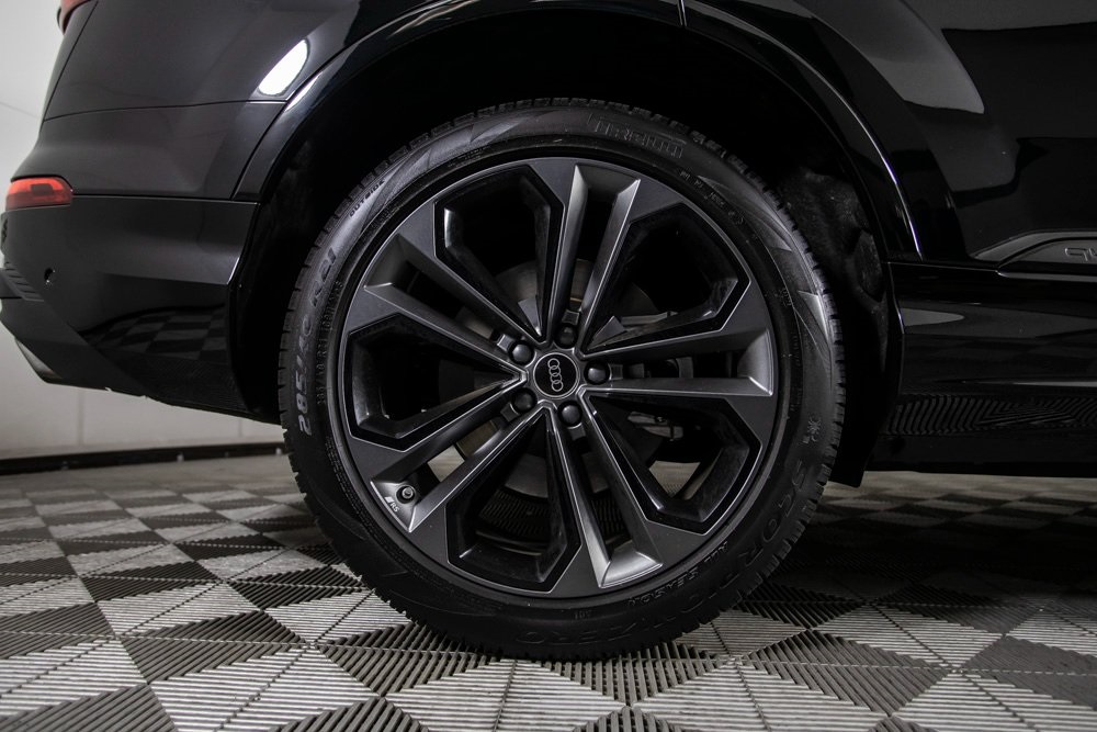 Vehicle image 41 of 46