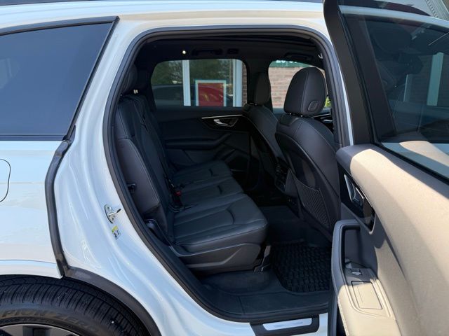 Vehicle image 20 of 50