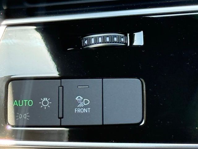 Vehicle image 41 of 50