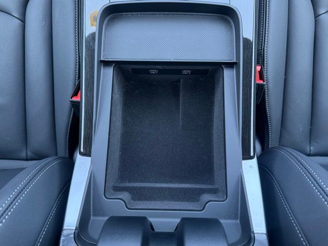 Vehicle image 34 of 50
