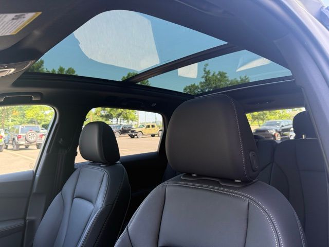 Vehicle image 18 of 50