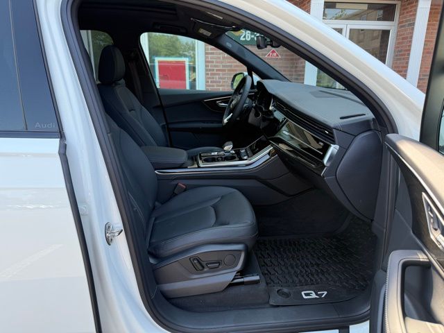 Vehicle image 17 of 50