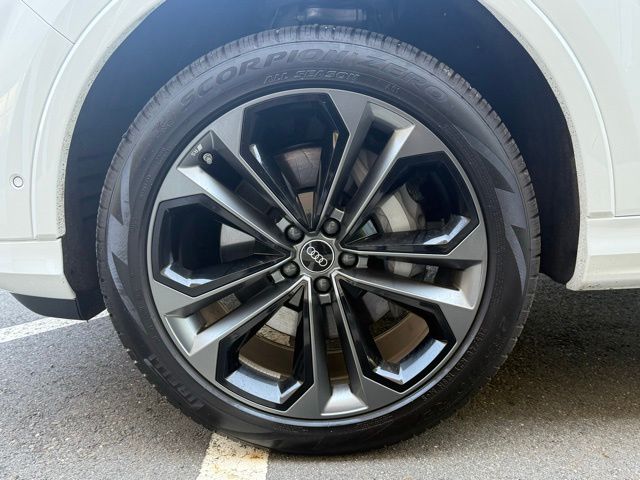 Vehicle image 13 of 50