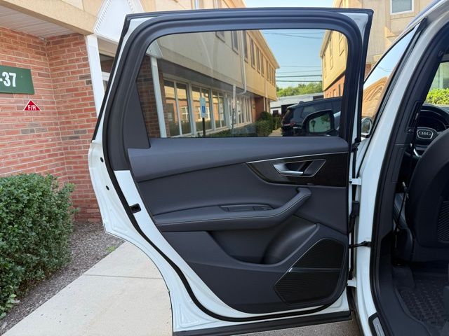 Vehicle image 43 of 50