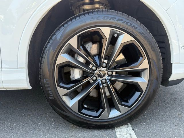 Vehicle image 12 of 50