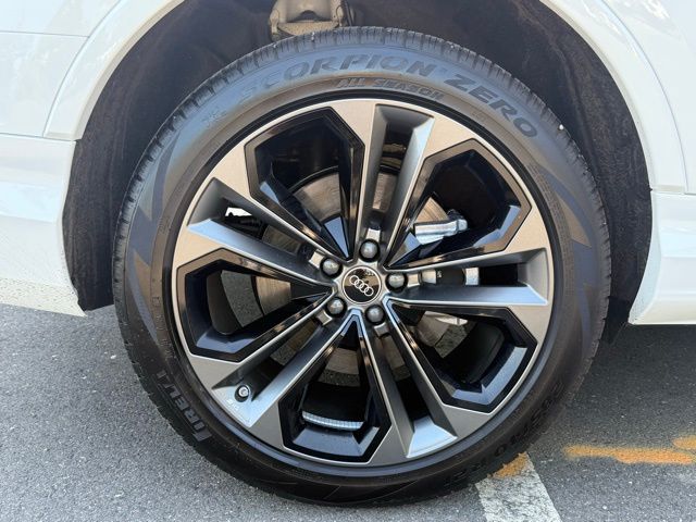 Vehicle image 10 of 50