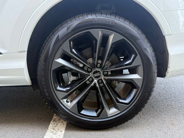 Vehicle image 11 of 50