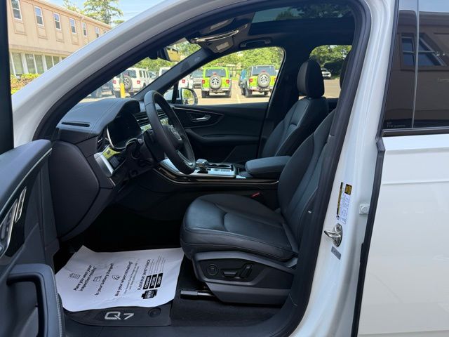 Vehicle image 19 of 50