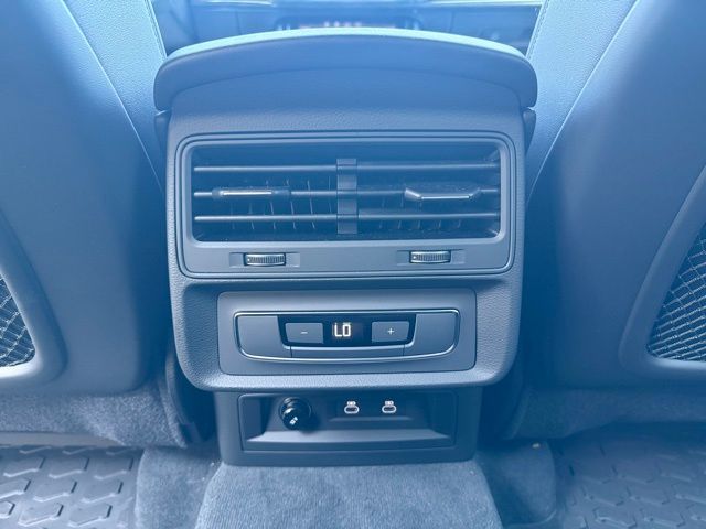 Vehicle image 35 of 50