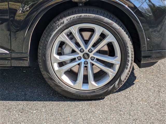 Vehicle image 13 of 32
