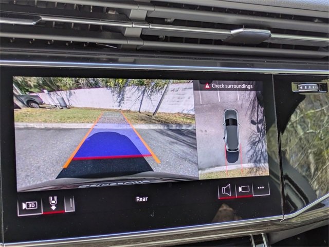 Vehicle image 24 of 32