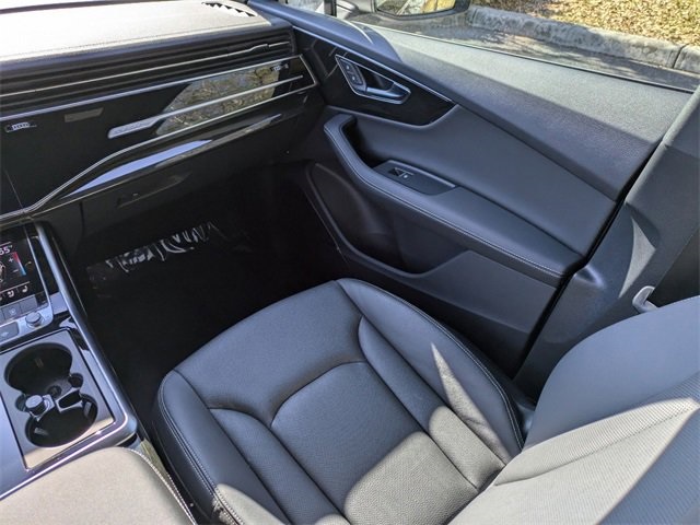Vehicle image 19 of 32