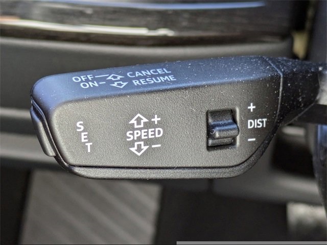 Vehicle image 27 of 32