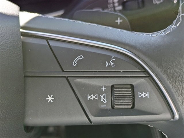 Vehicle image 28 of 32
