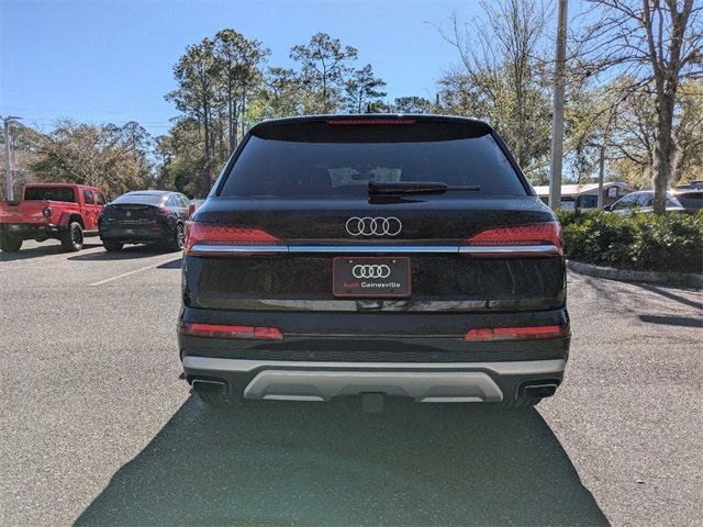 Vehicle image 7 of 32