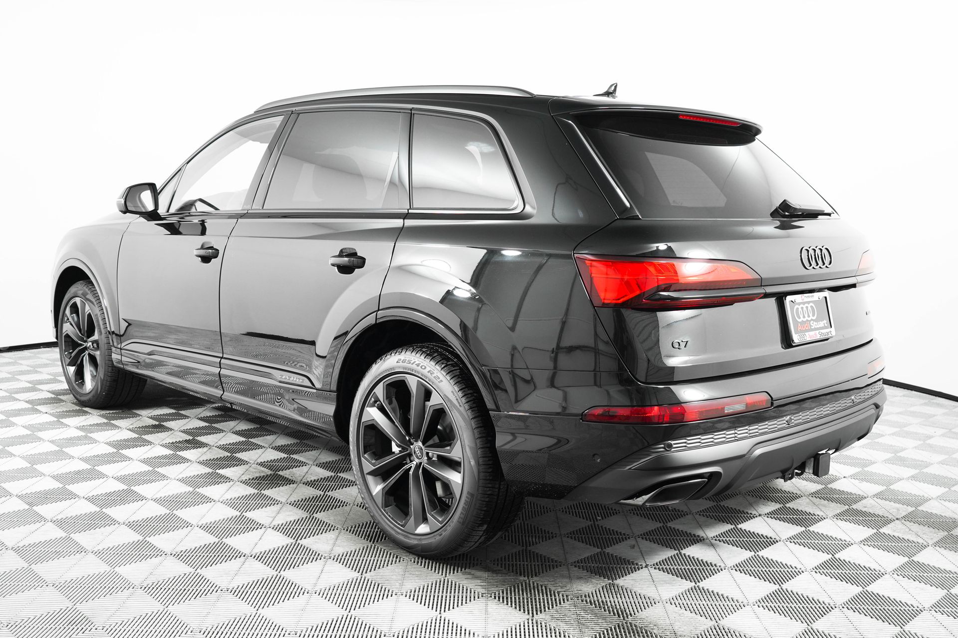 2025 Audi Q7 Premium Plus Image 7 of 39