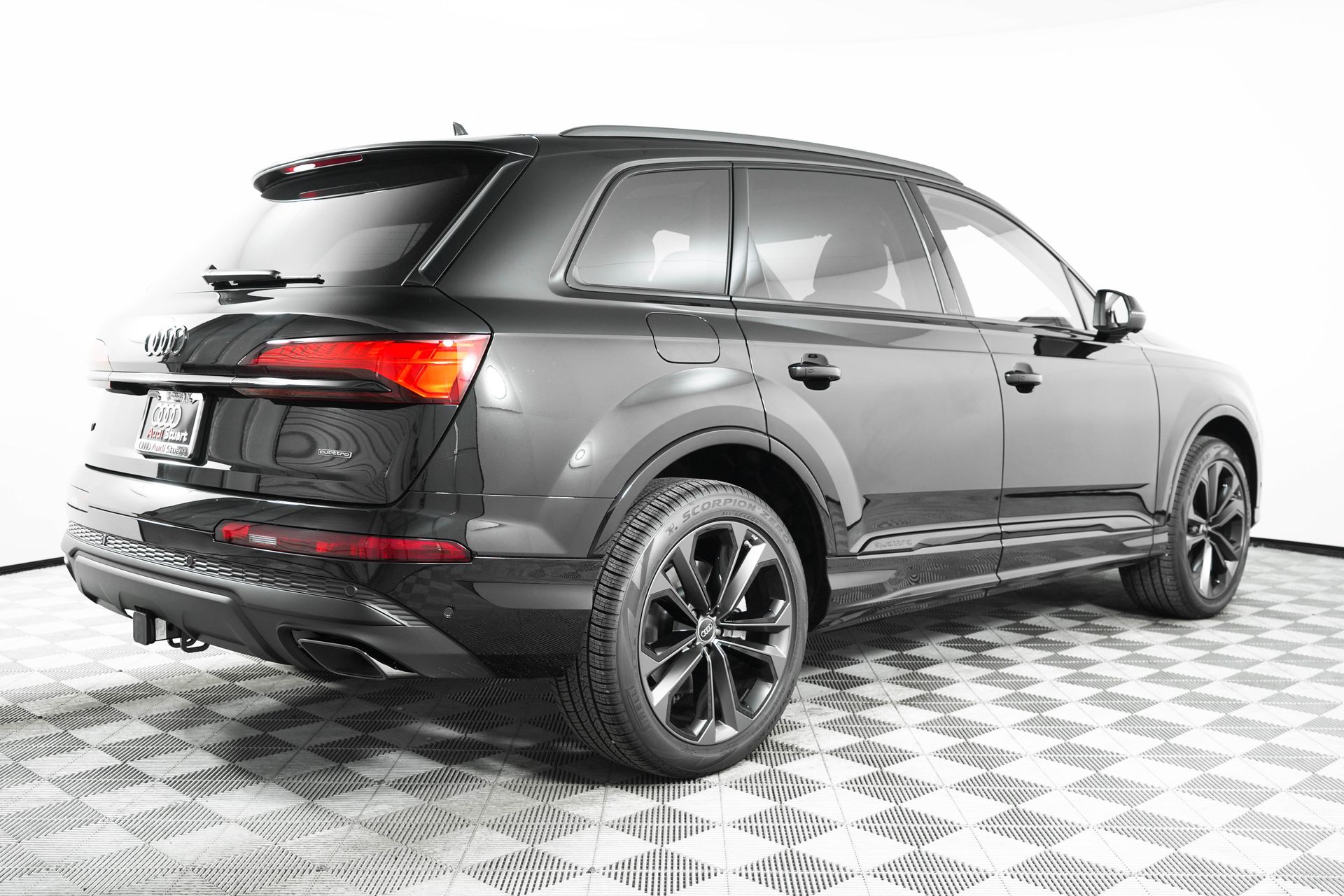 2025 Audi Q7 Premium Plus Image 5 of 39