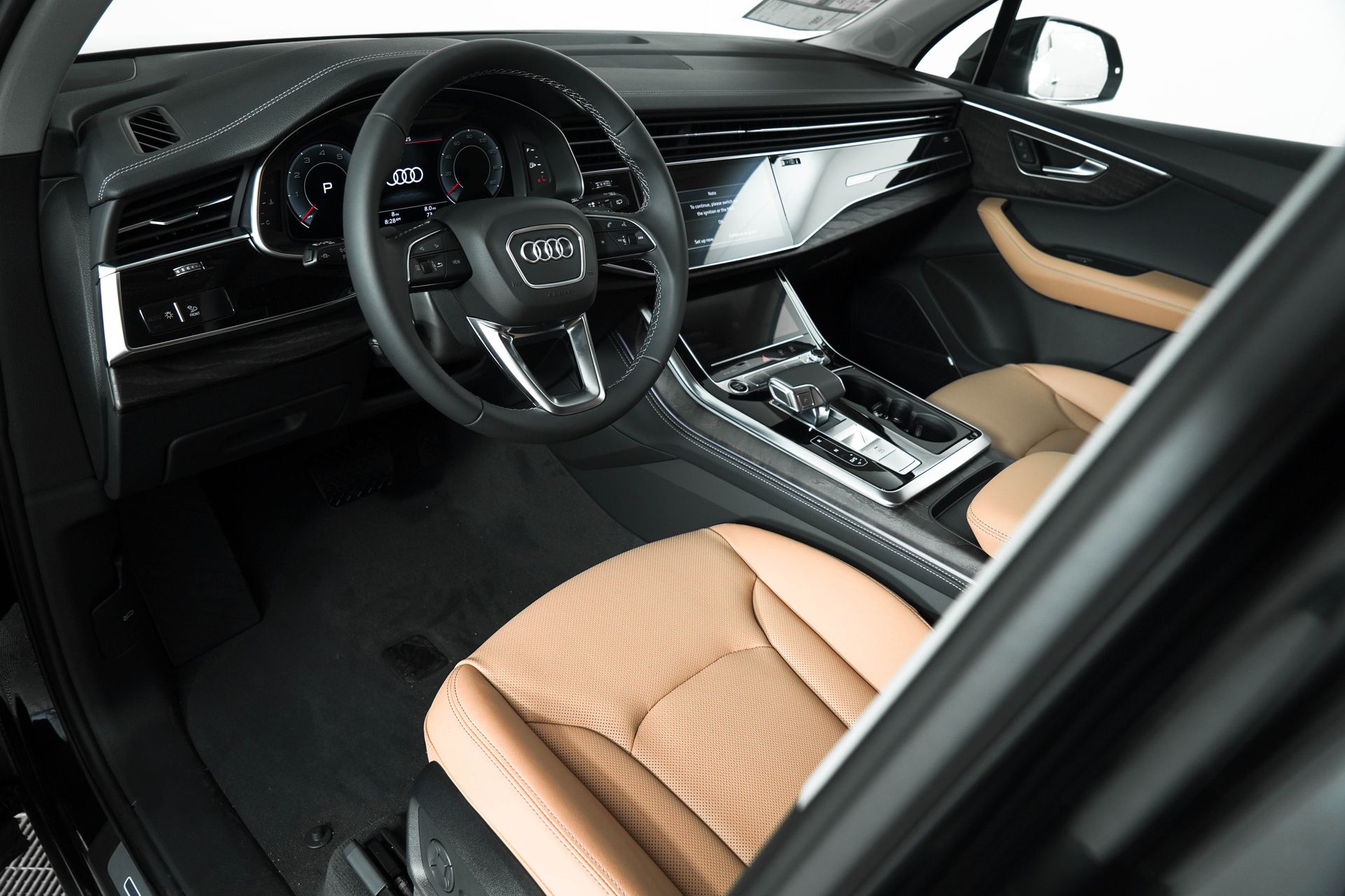 2025 Audi Q7 Premium Plus Image 17 of 38