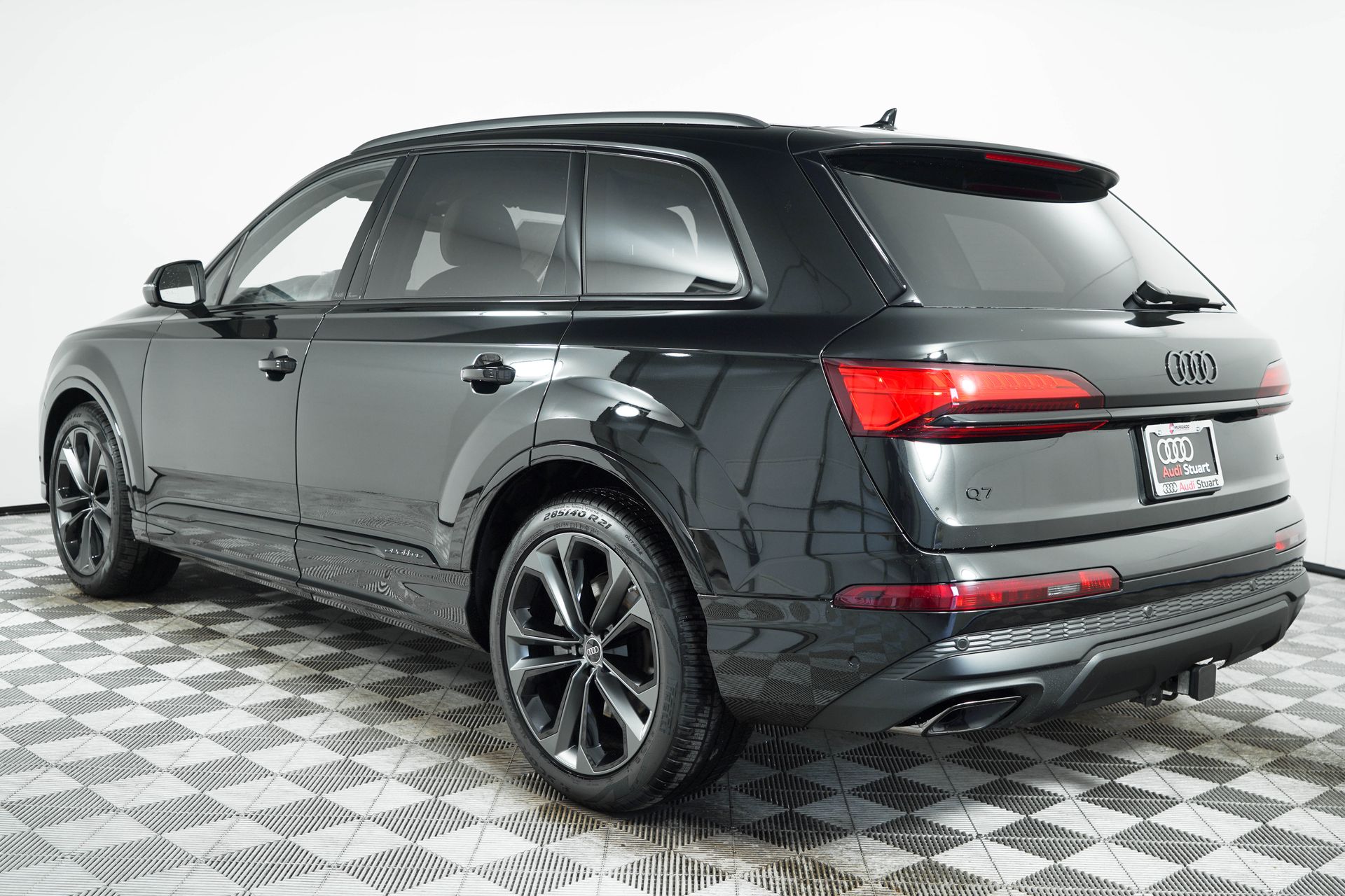 2025 Audi Q7 Premium Plus Image 7 of 38