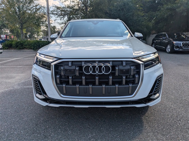 2025 Audi Q7 Premium Plus Image 2 of 30