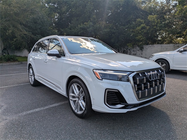 2025 Audi Q7 Premium Plus Image 3 of 30