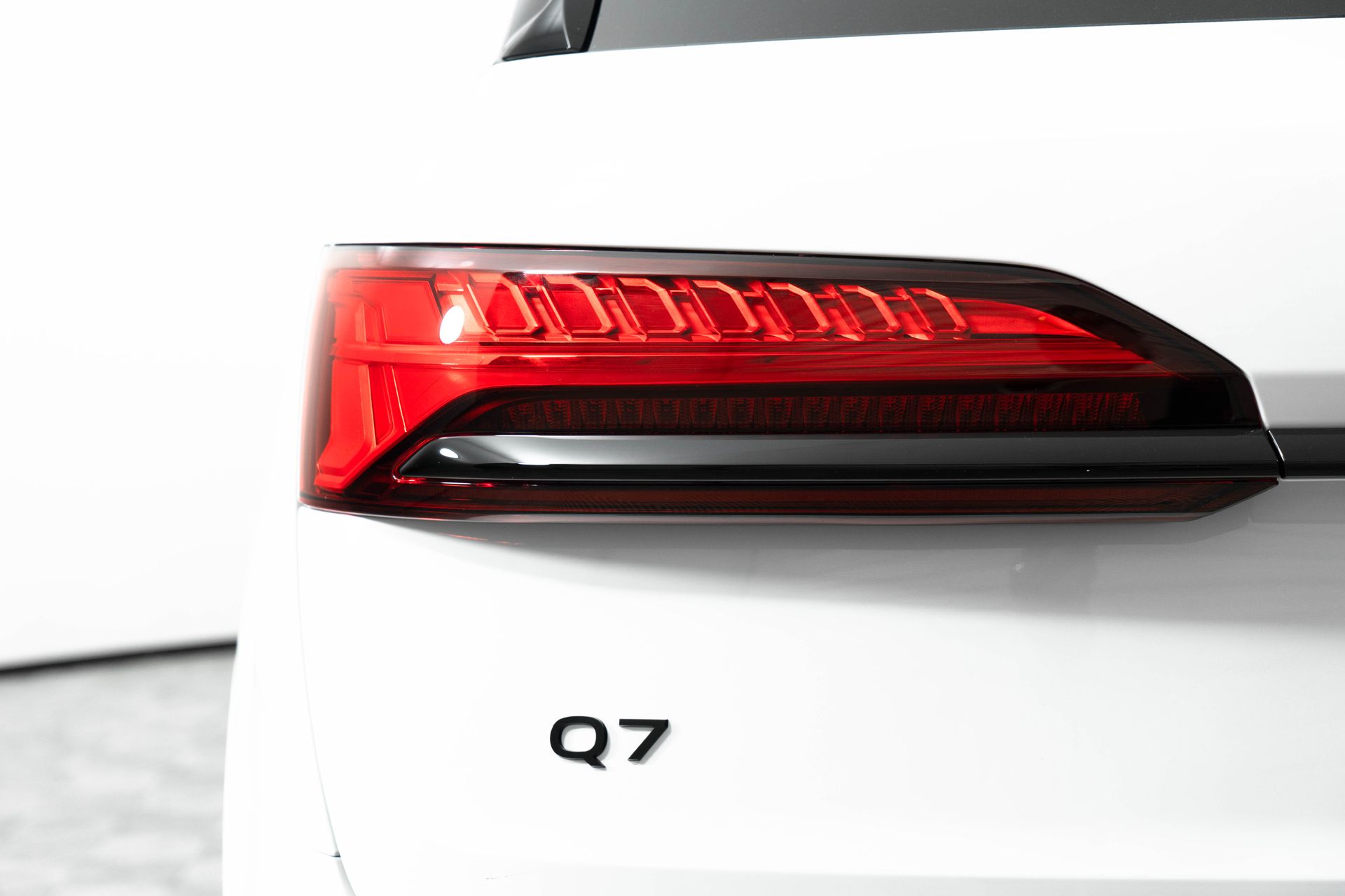 2025 Audi Q7 Premium Plus Image 13 of 38