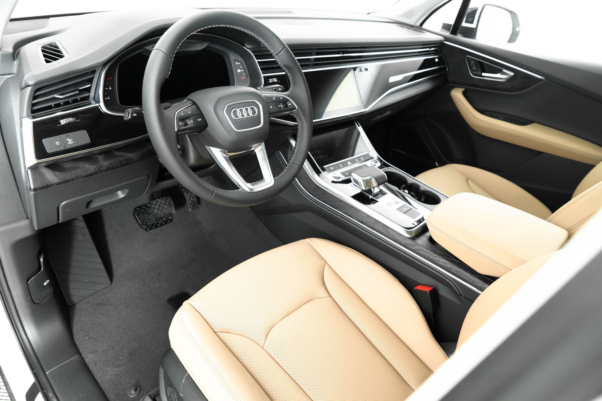 2025 Audi Q7 Premium Plus Image 17 of 38