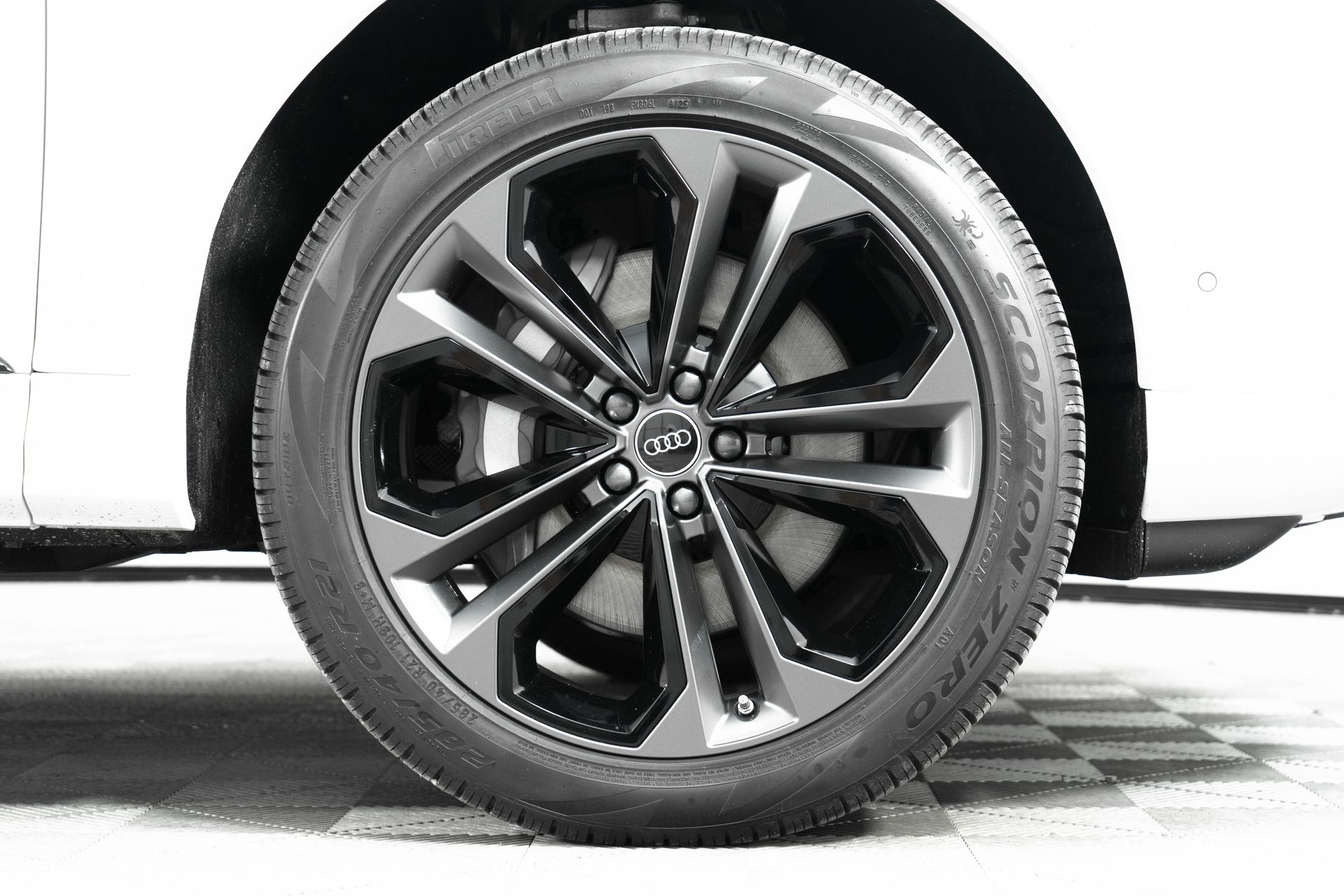 2025 Audi Q7 Premium Plus Image 9 of 38