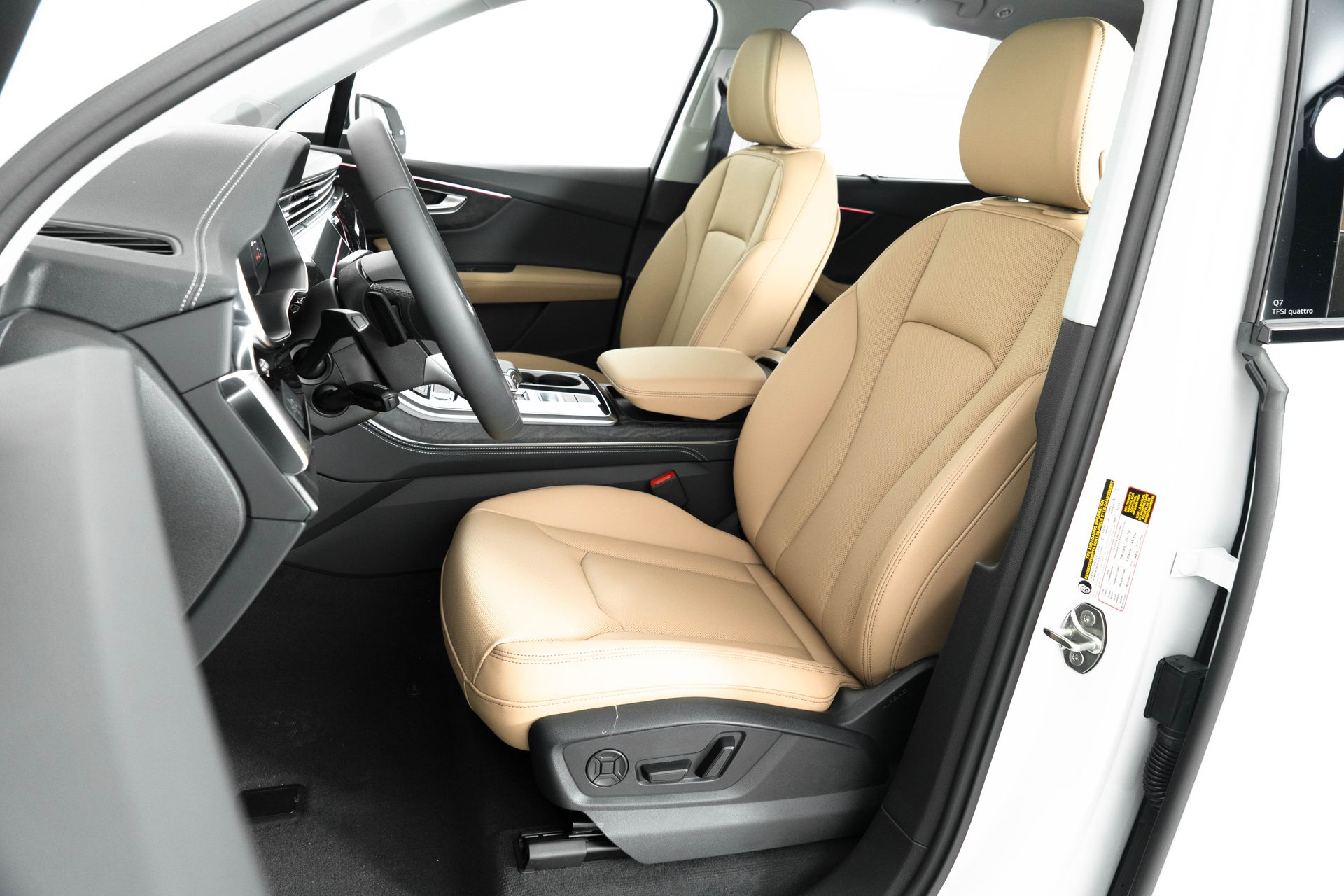 2025 Audi Q7 Premium Plus Image 18 of 38