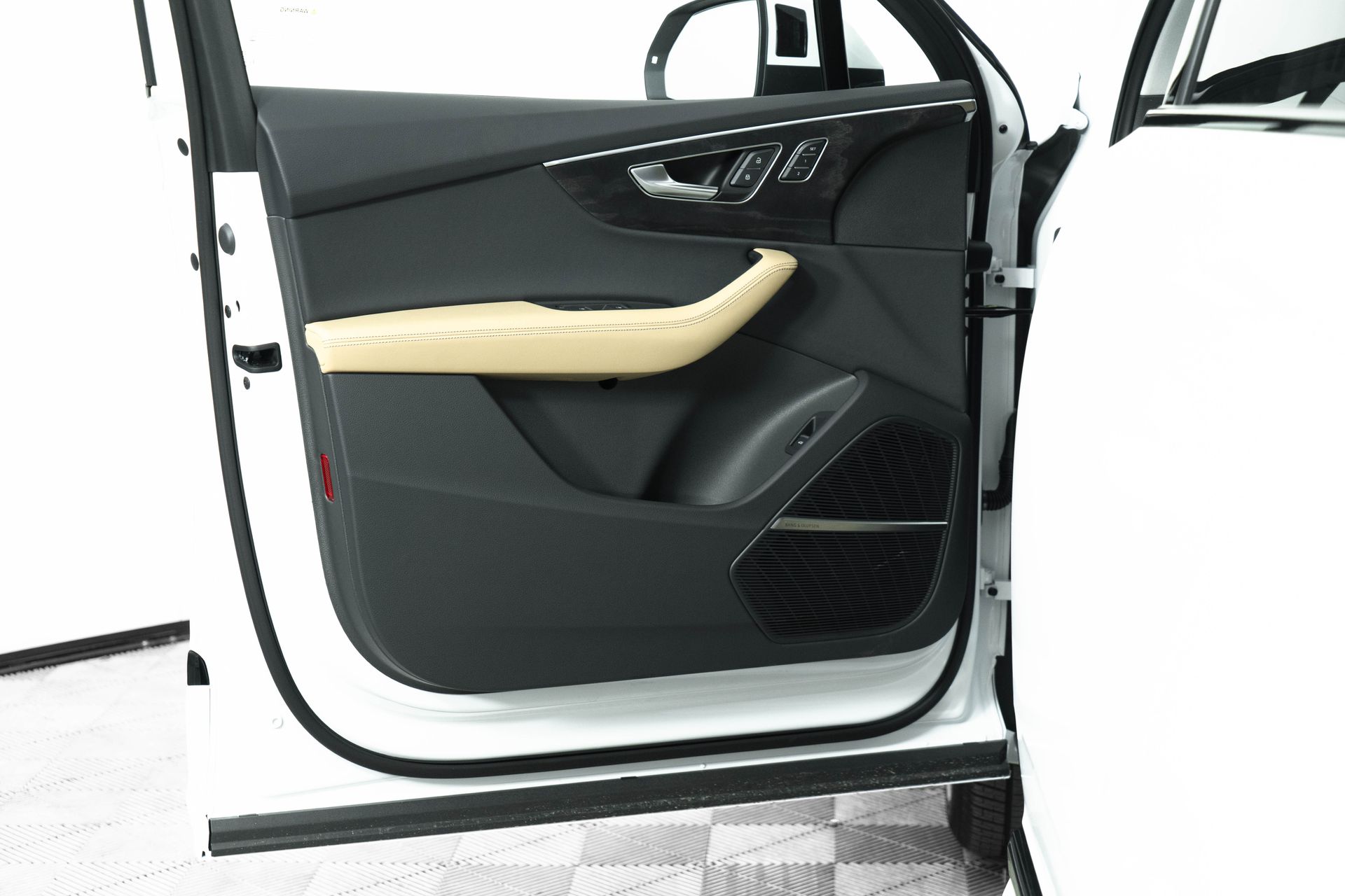 2025 Audi Q7 Premium Plus Image 15 of 38