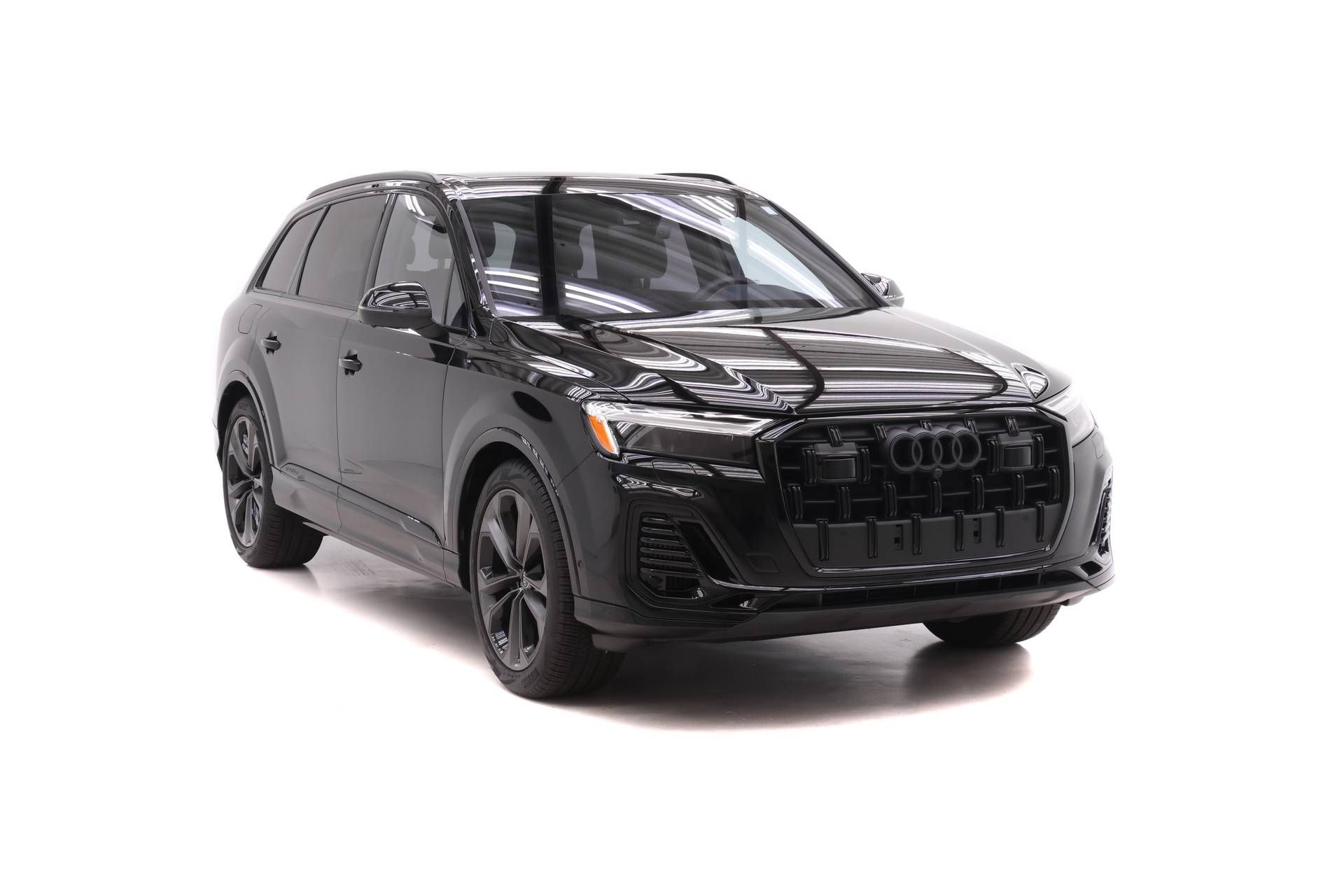 2025 Audi Q7 Premium Plus Image 2 of 25