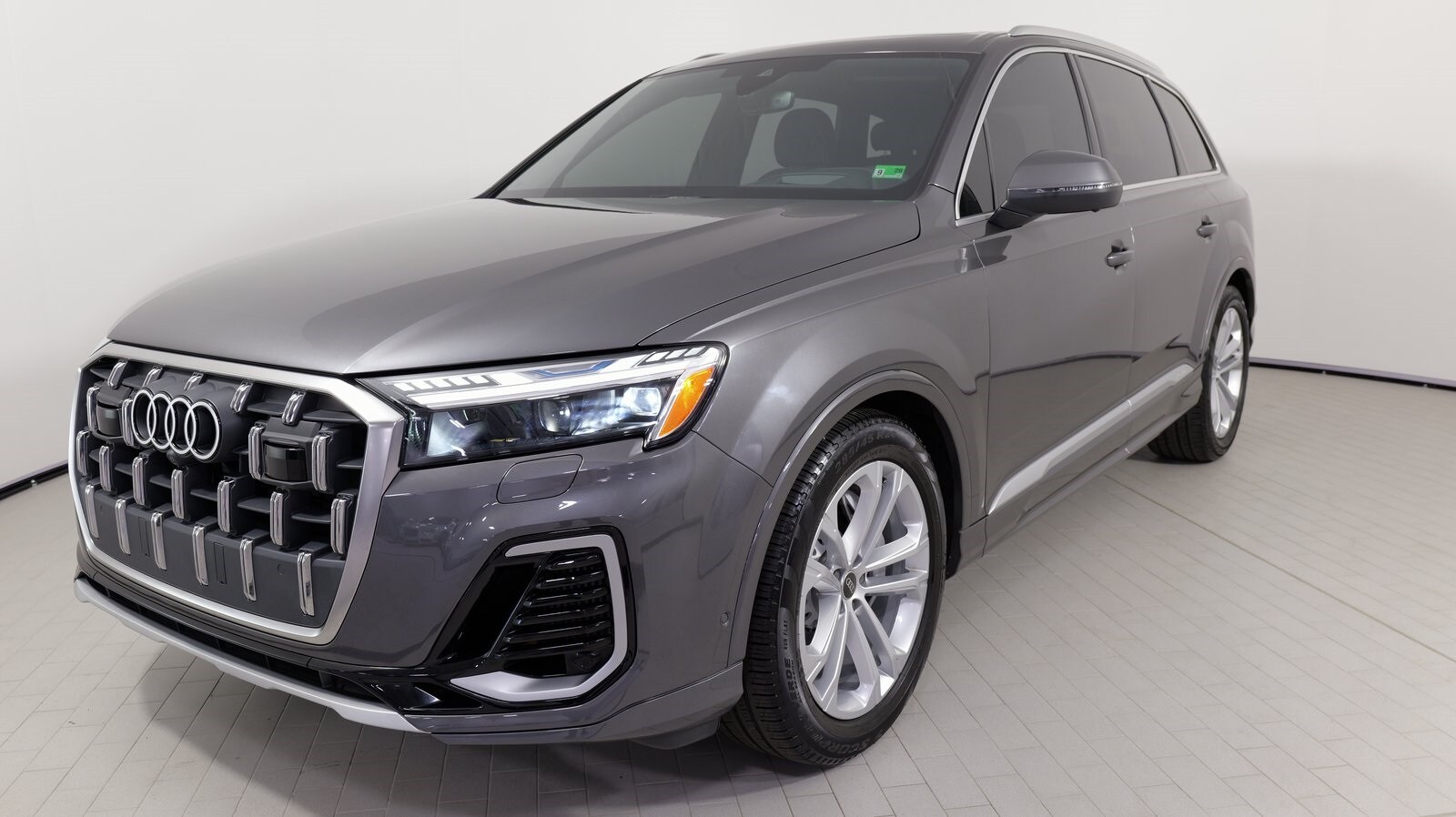 2025 Audi Q7 Prestige Image 1 of 81