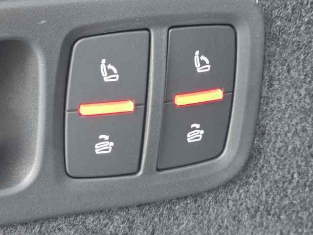 Vehicle image 25 of 49