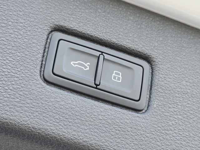 Vehicle image 27 of 49