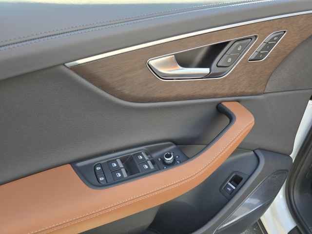 Vehicle image 40 of 49