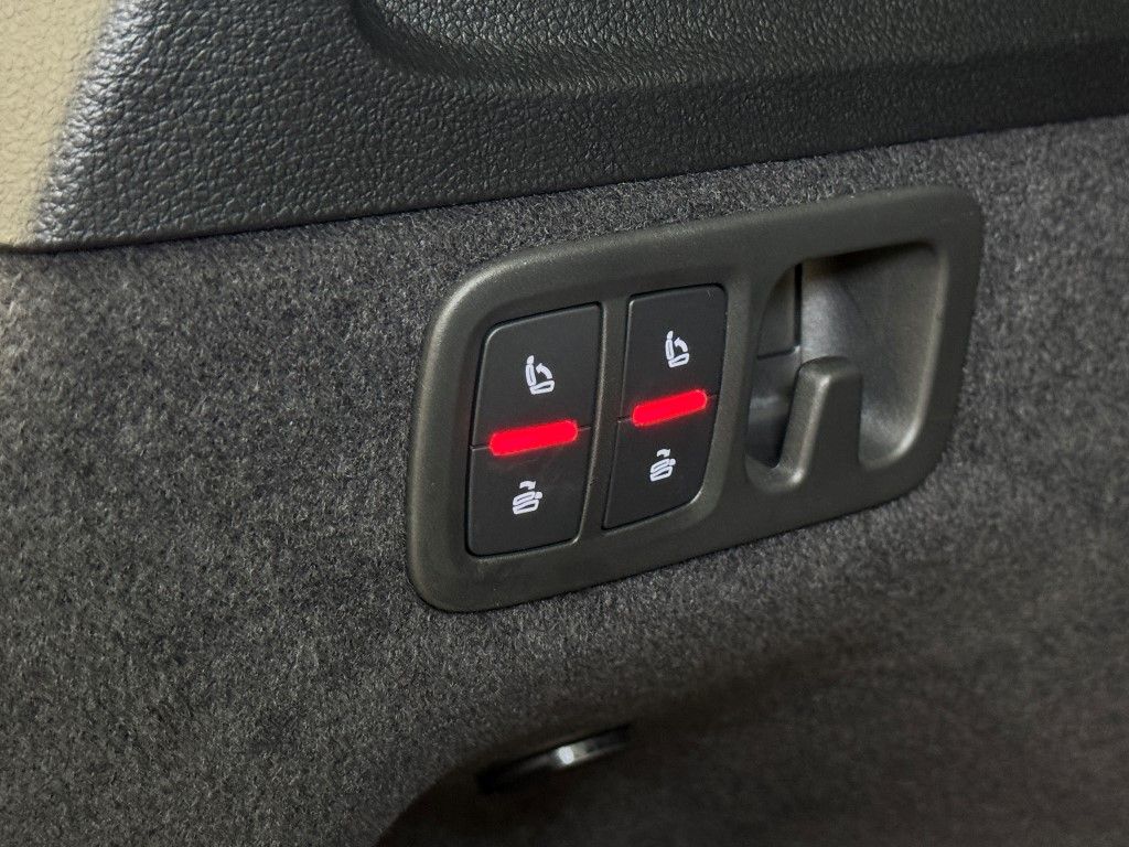 Vehicle image 24 of 47