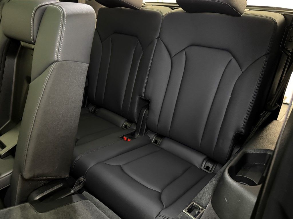 Vehicle image 26 of 47