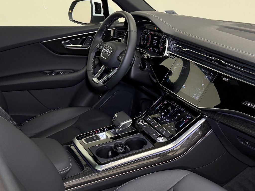 Vehicle image 16 of 47
