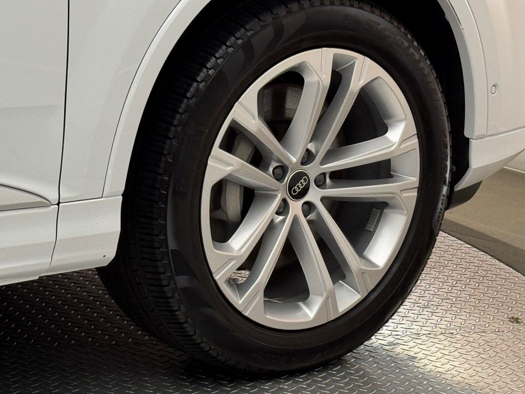 Vehicle image 13 of 47