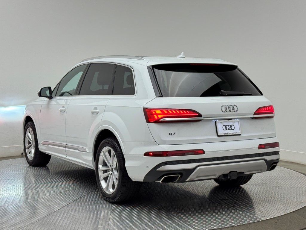 Vehicle image 8 of 47