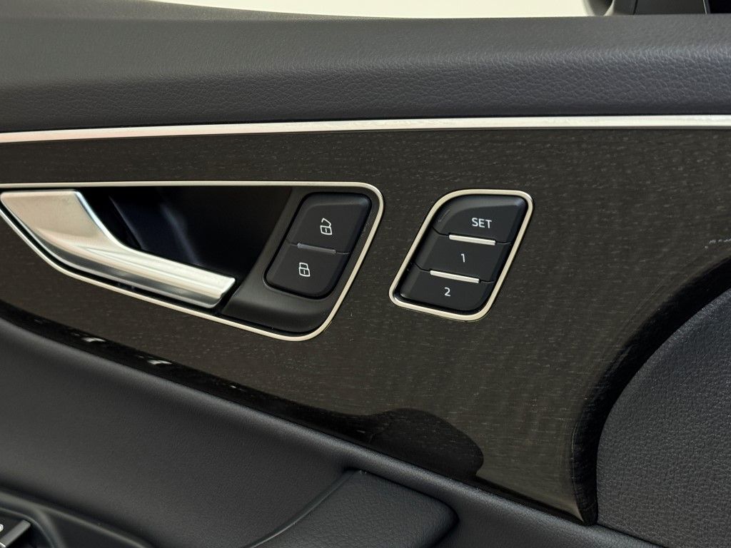 Vehicle image 45 of 47