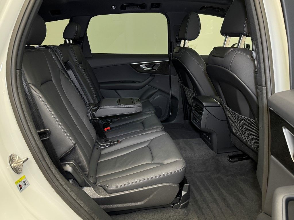 Vehicle image 21 of 47