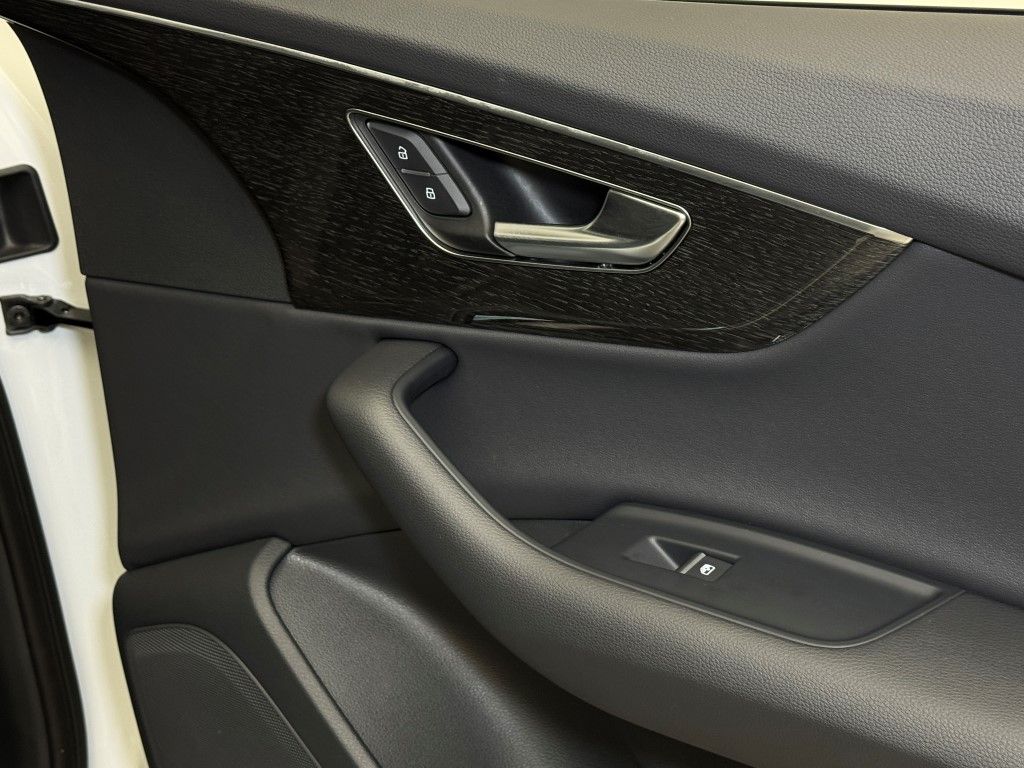 Vehicle image 19 of 47