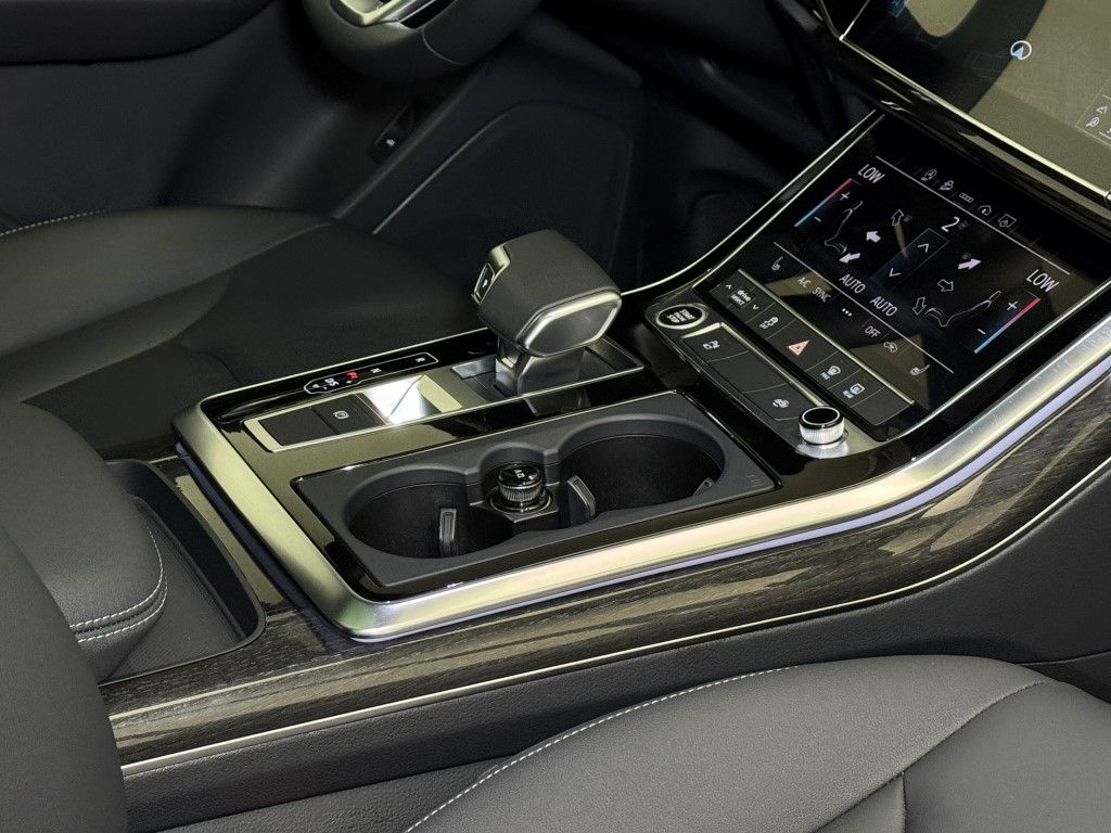 Vehicle image 17 of 47