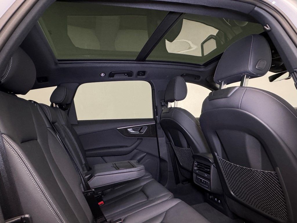 Vehicle image 14 of 47